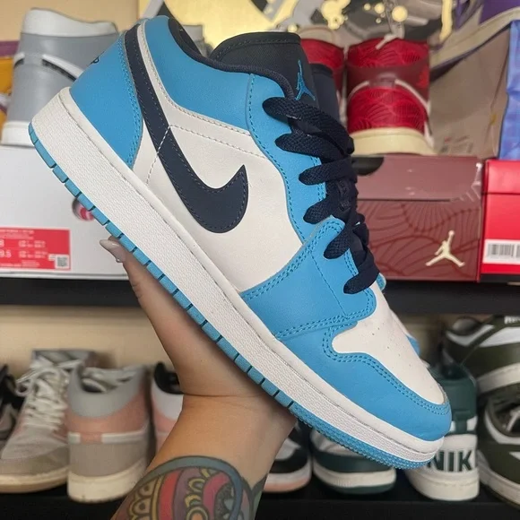 靴 Nike Air Jordan 1 Low UniversityBlue UNC Jordan 1 Low UNC (Women's) - AO9944-441 - US